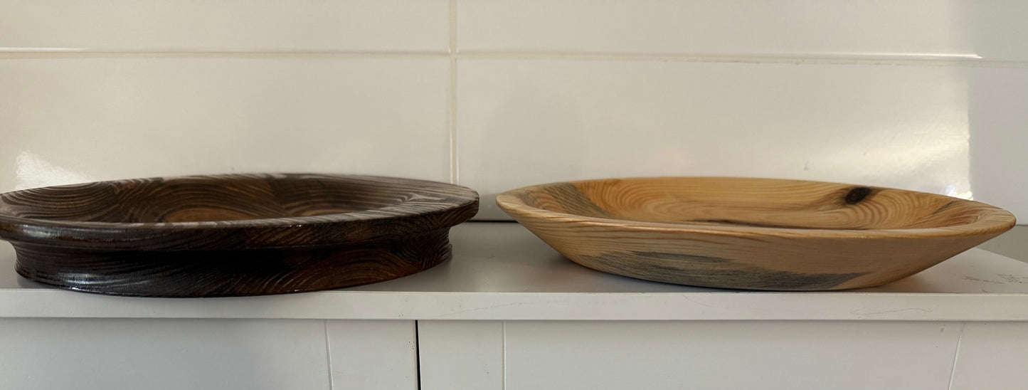 Today’s Hobbies pair of wood artisan home decor bowls with natural grain patterns on display